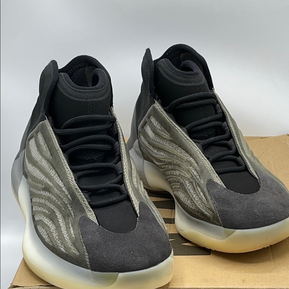 ✨Adidas YZY QNTM✨ Men's Black and Gray High-Top Sneakers Size: 11